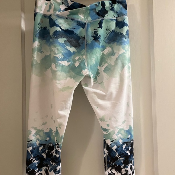 Fabletics Winn Capri PureLuxe Tidal Wave Print Women’s size Large - Picture 3 of 6